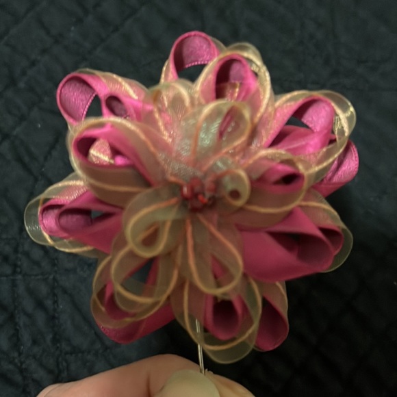 Vintage ribbon broach - Picture 3 of 4
